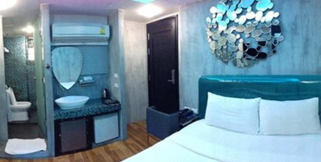 Blutique Hotel Bangkok Exterior photo